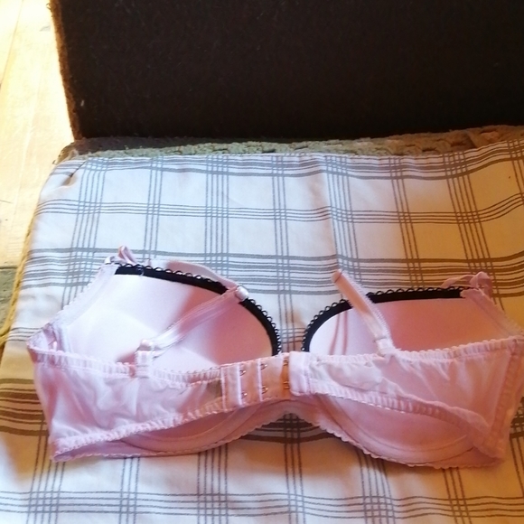 Victoria's Secret bra - Picture 2 of 3